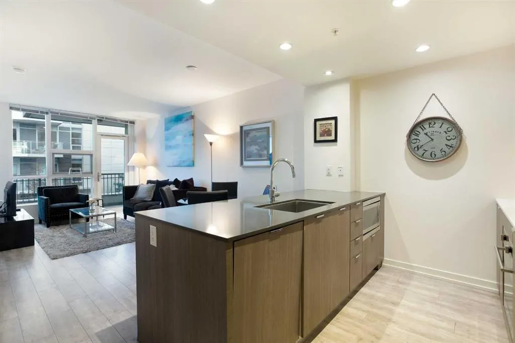 51 Waterfront Mews SW, #205