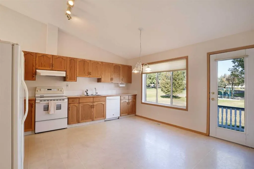 13 Fairview Park Lane W
