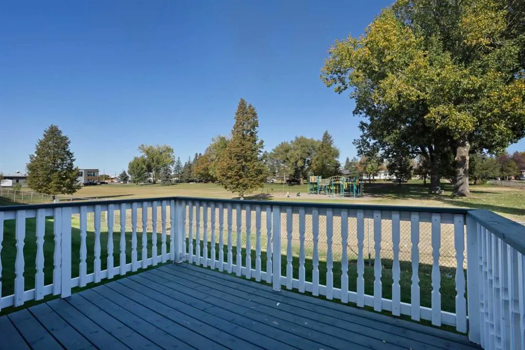 13 Fairview Park Lane W