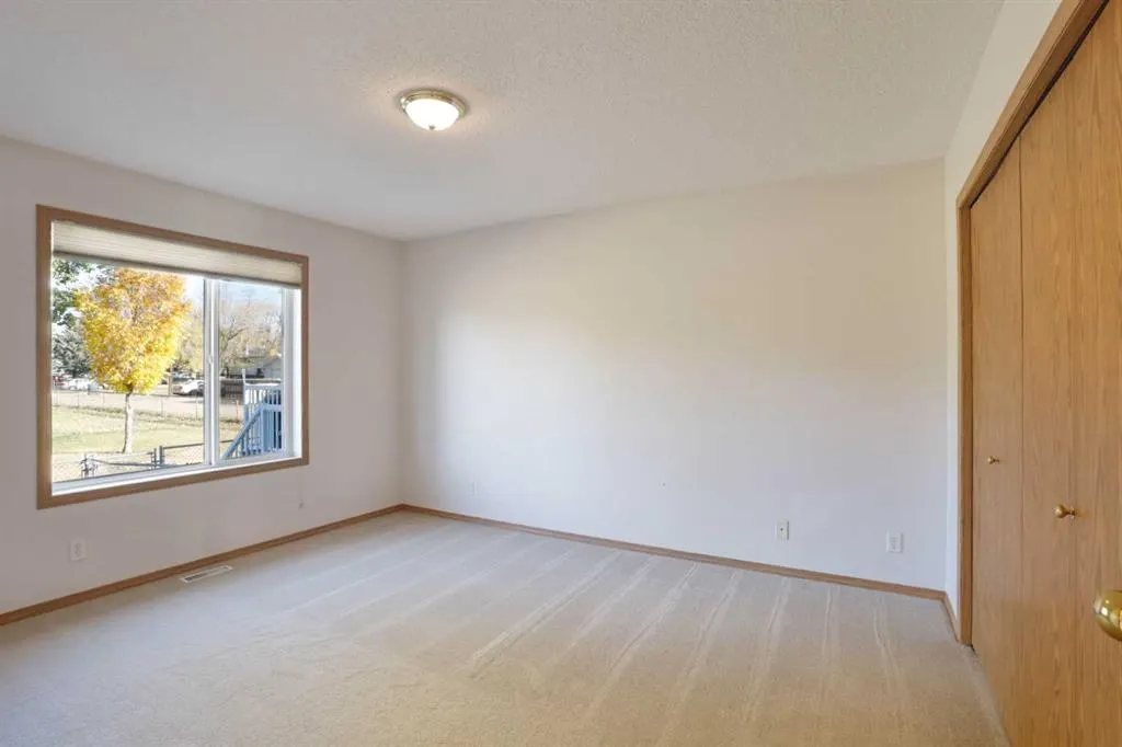 13 Fairview Park Lane W