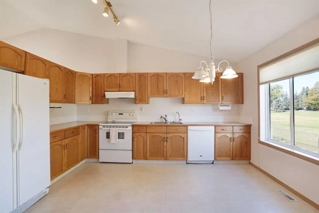 13 Fairview Park Lane W