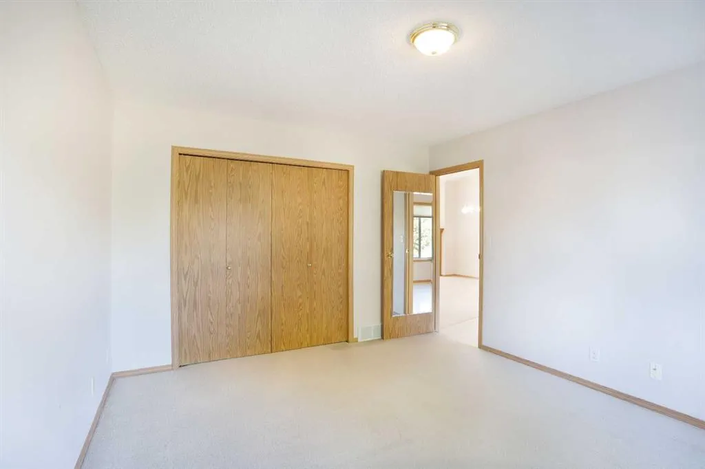 13 Fairview Park Lane W