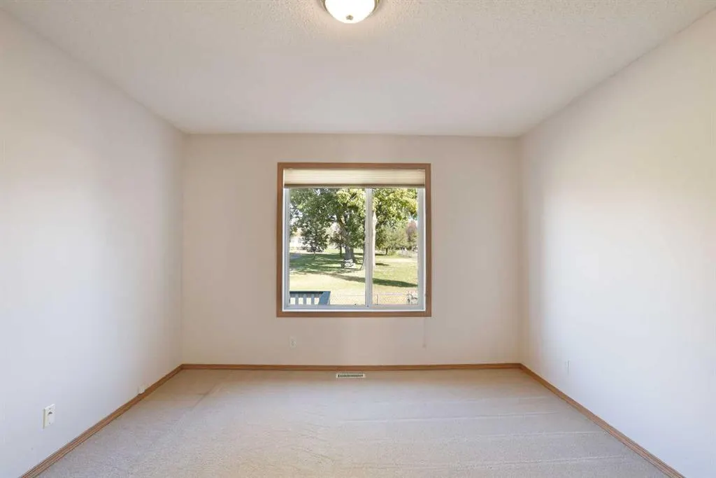 13 Fairview Park Lane W