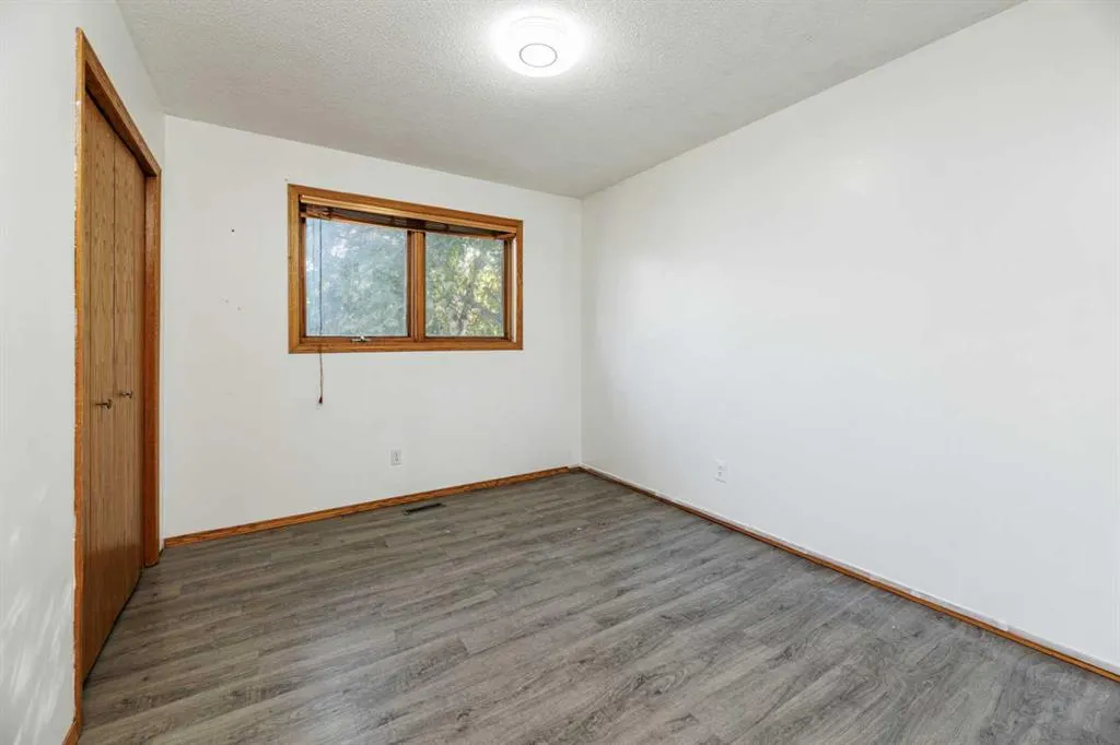 32 Huget Crescent