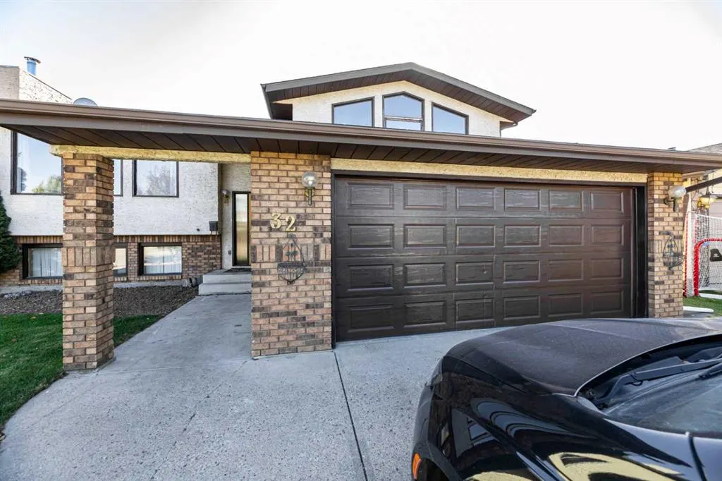 32 Huget Crescent