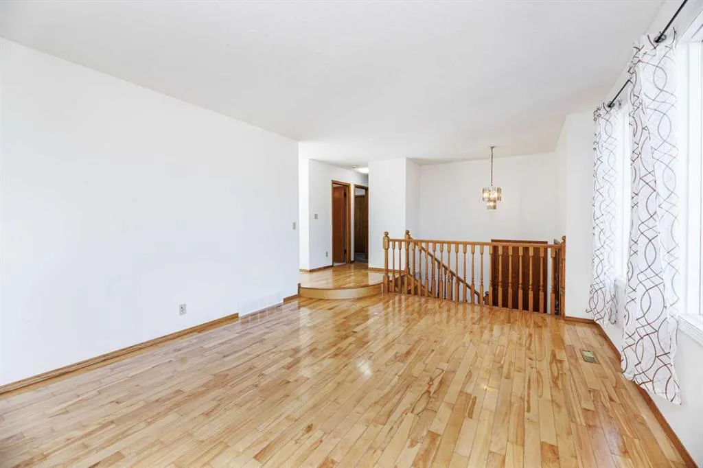32 Huget Crescent