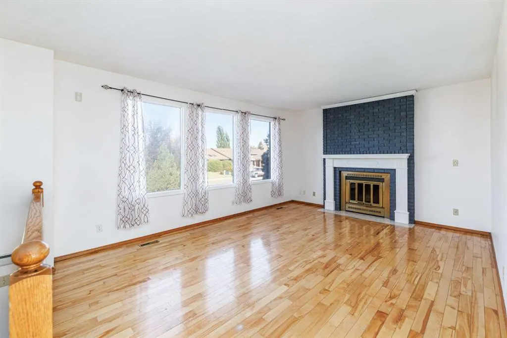 32 Huget Crescent