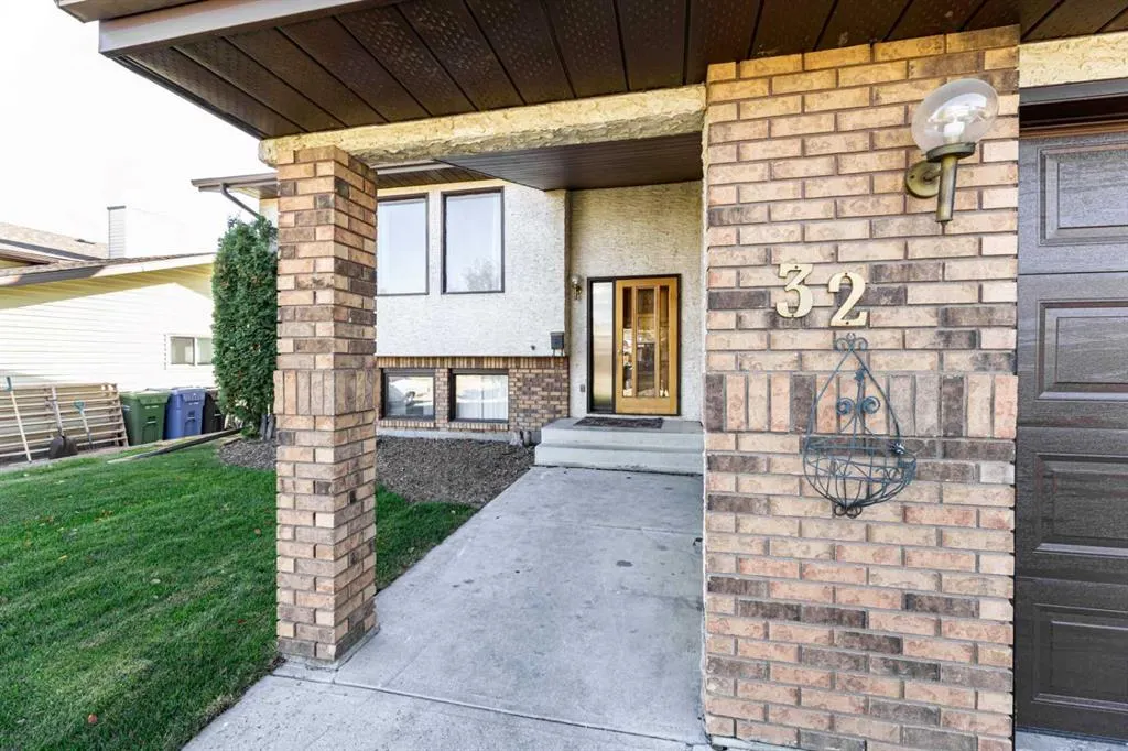 32 Huget Crescent