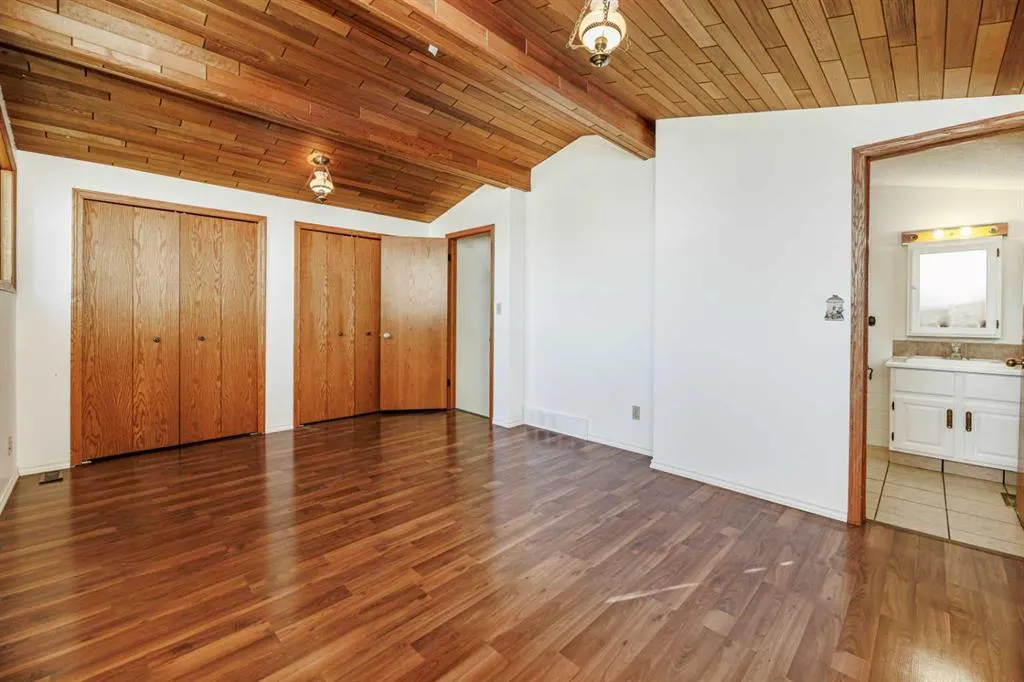 32 Huget Crescent
