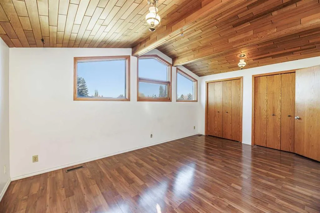 32 Huget Crescent