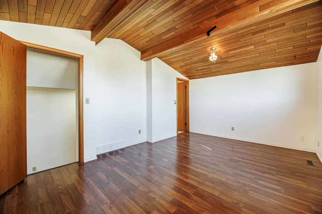32 Huget Crescent