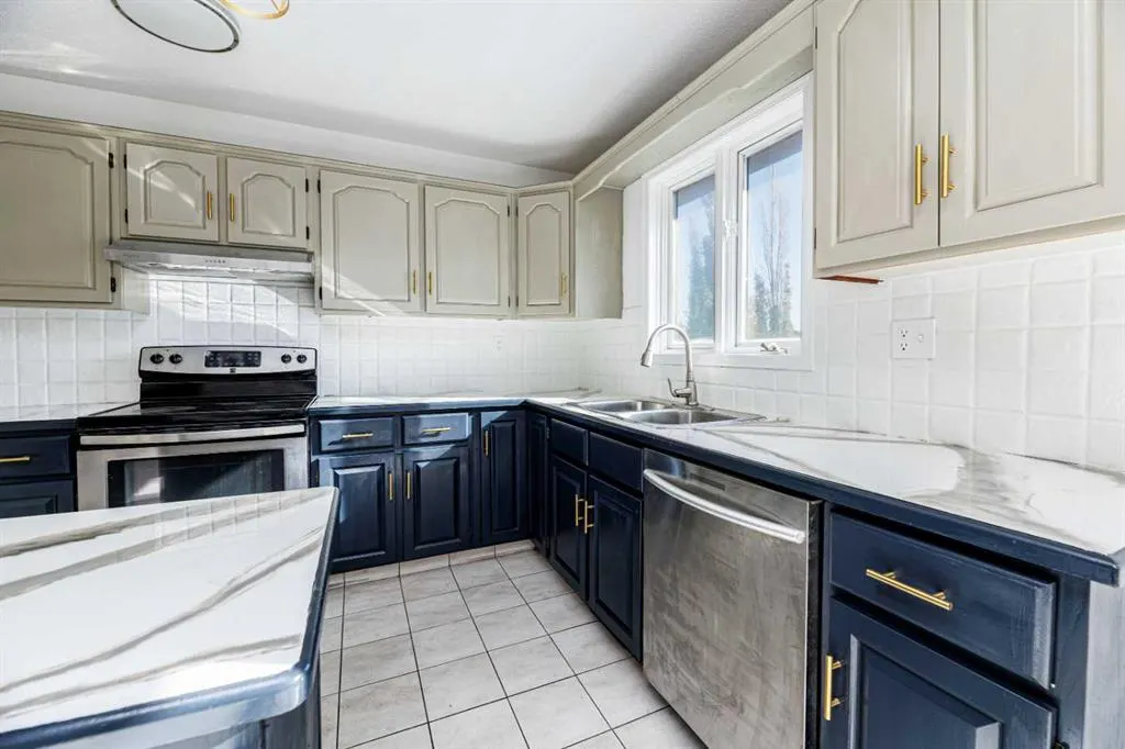 32 Huget Crescent