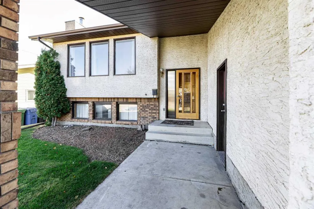 32 Huget Crescent