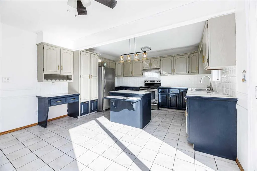 32 Huget Crescent