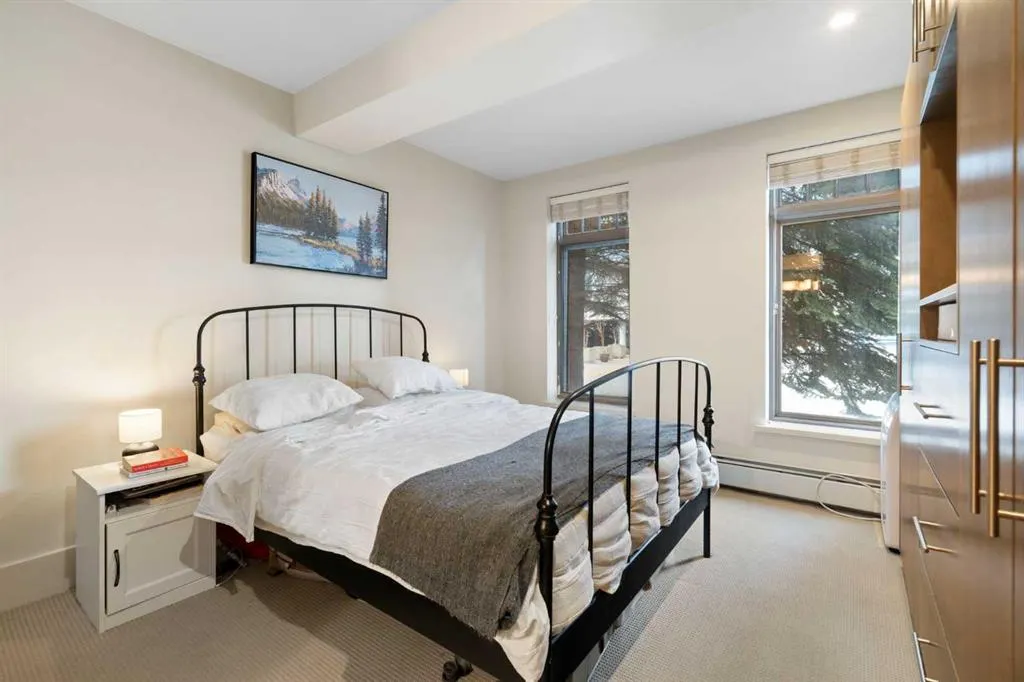 1407 Kensington Close NW, #102