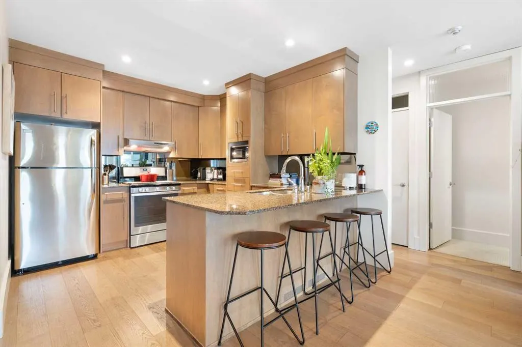 1407 Kensington Close NW, #102