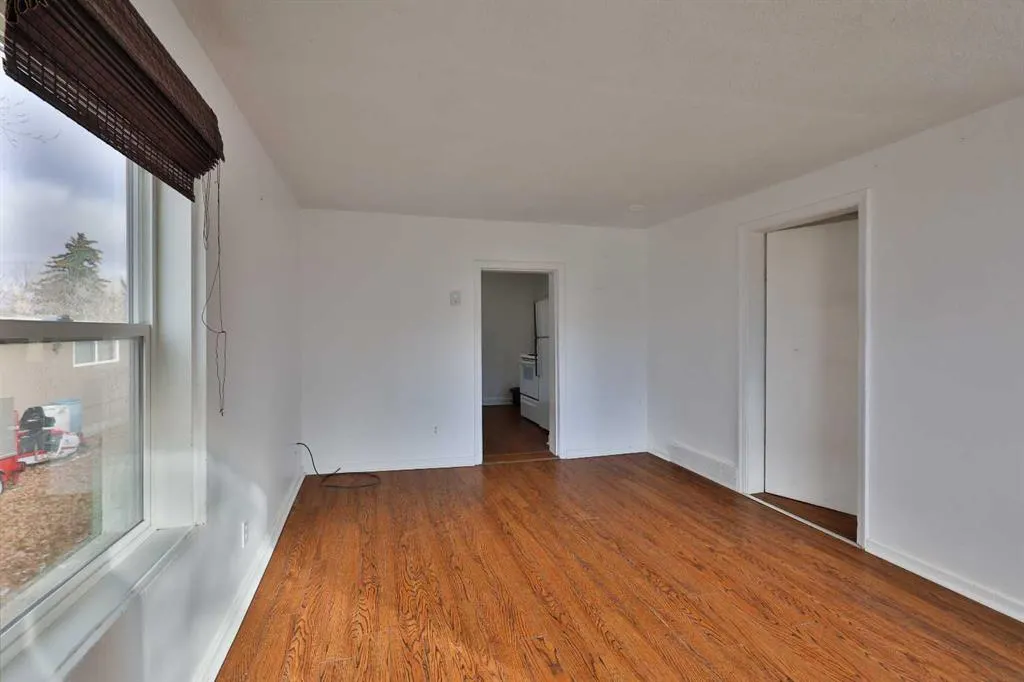 380 3 Street E