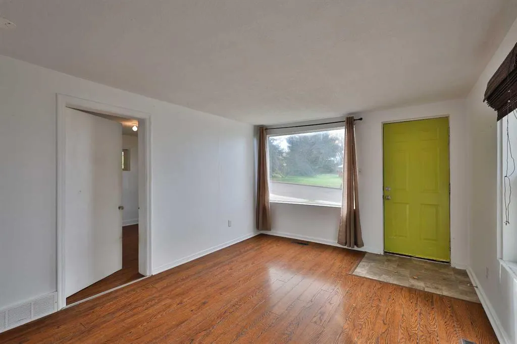 380 3 Street E