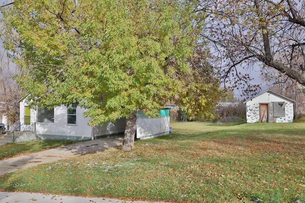 380 3 Street E