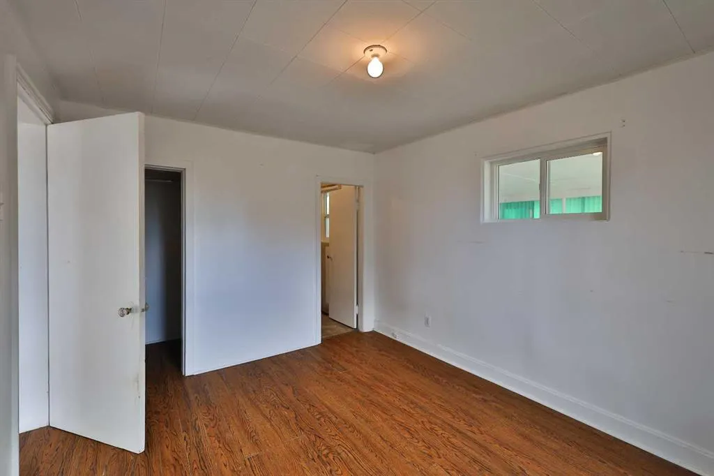 380 3 Street E