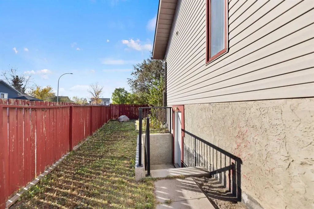 48 Castleglen Court NE