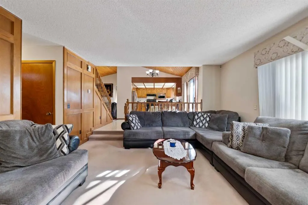 48 Castleglen Court NE