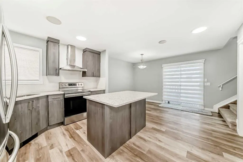 59 Tarington Way NE