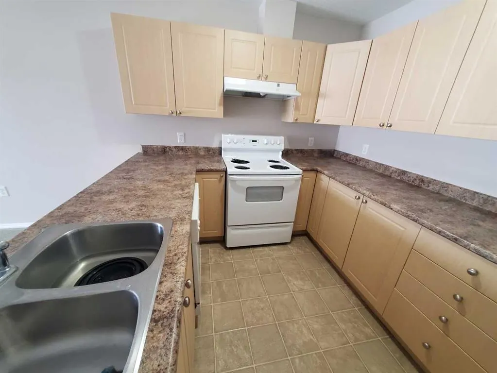 1615 41 Street, #411
