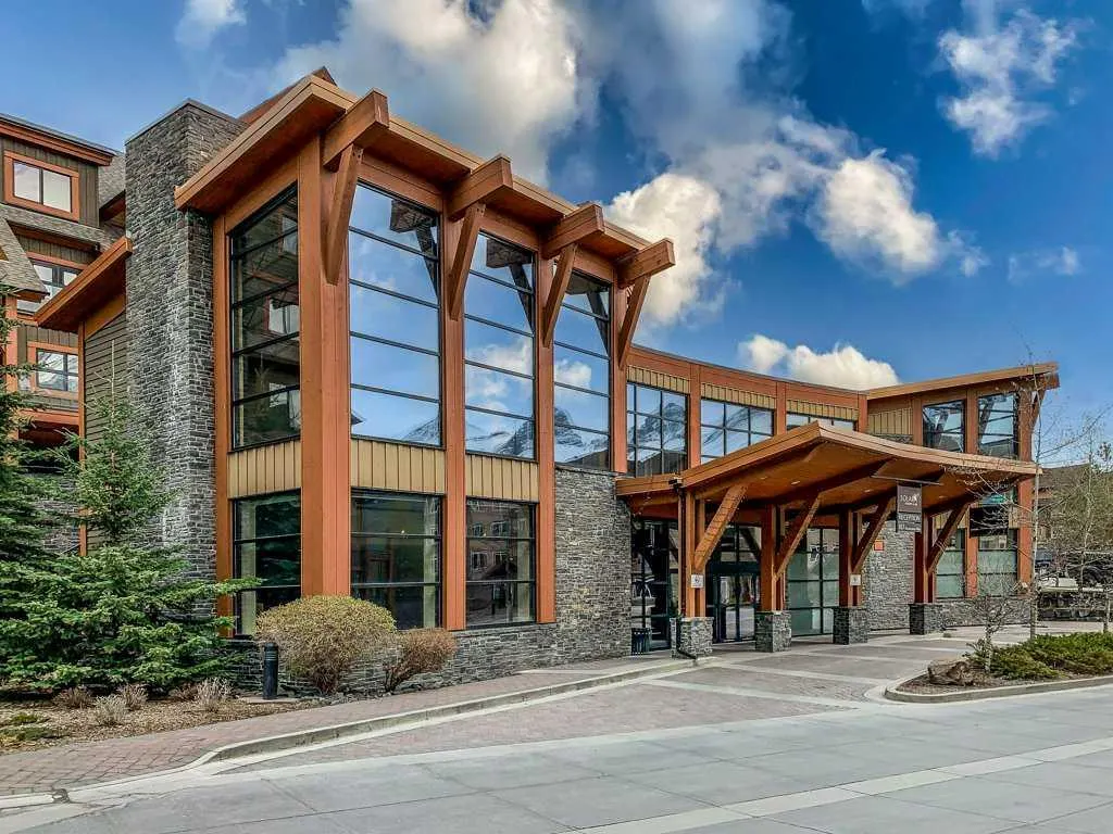 173 Kananaskis Way, #210