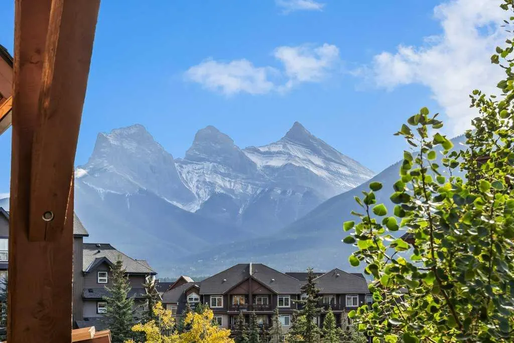 173 Kananaskis Way, #210