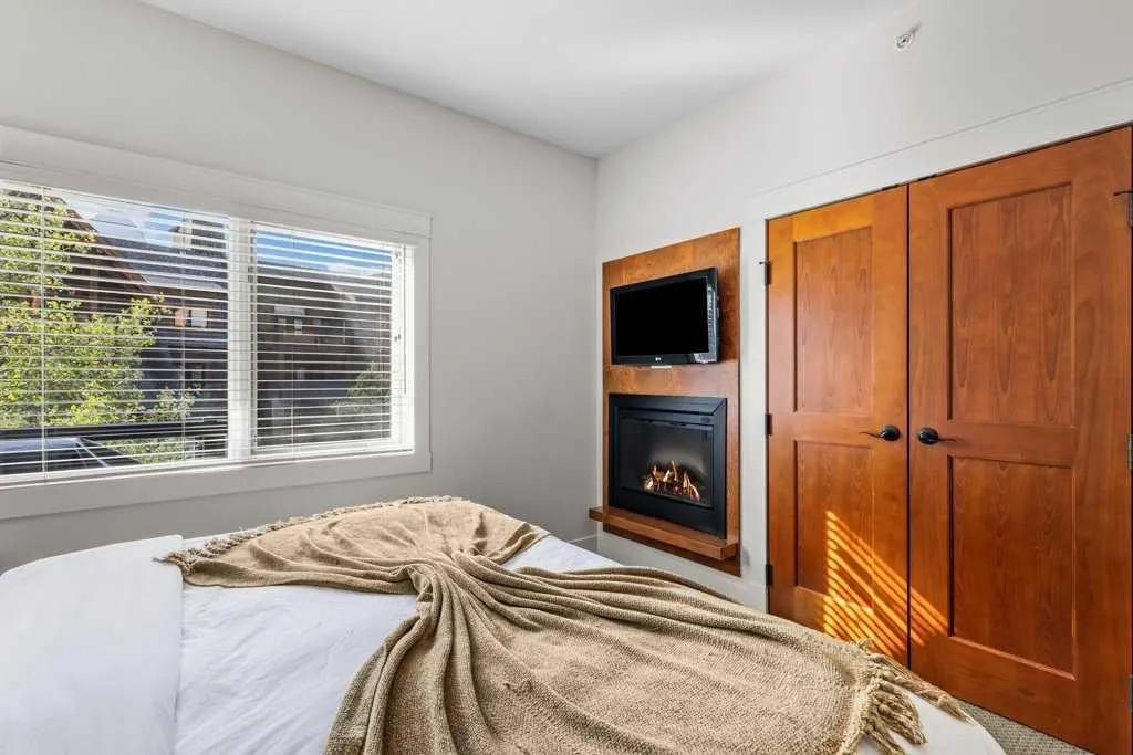 173 Kananaskis Way, #210