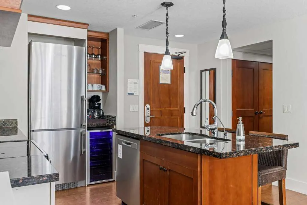 173 Kananaskis Way, #210