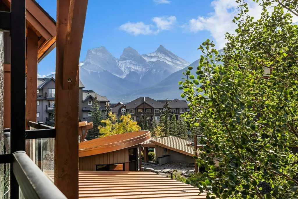 173 Kananaskis Way, #210