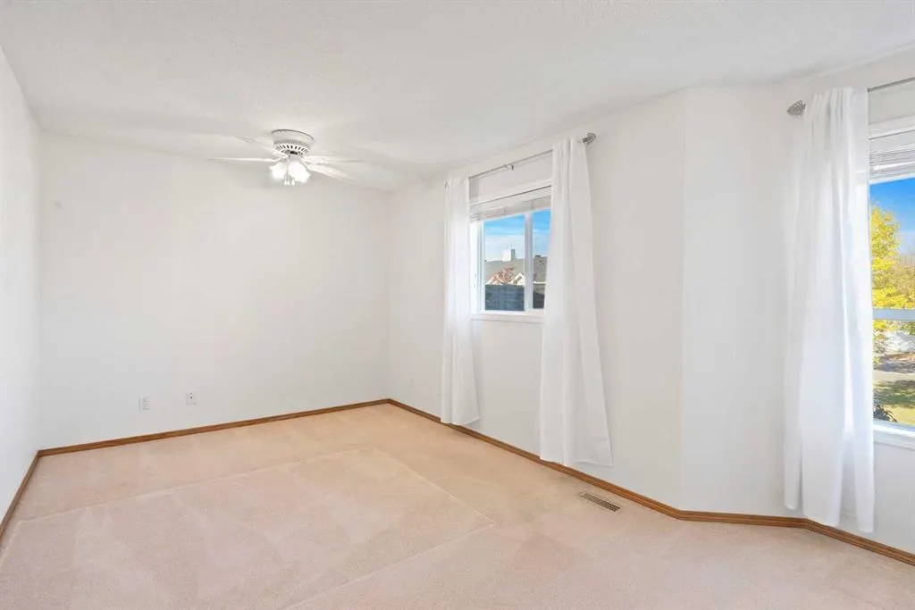 185 Mt Douglas Manor SE