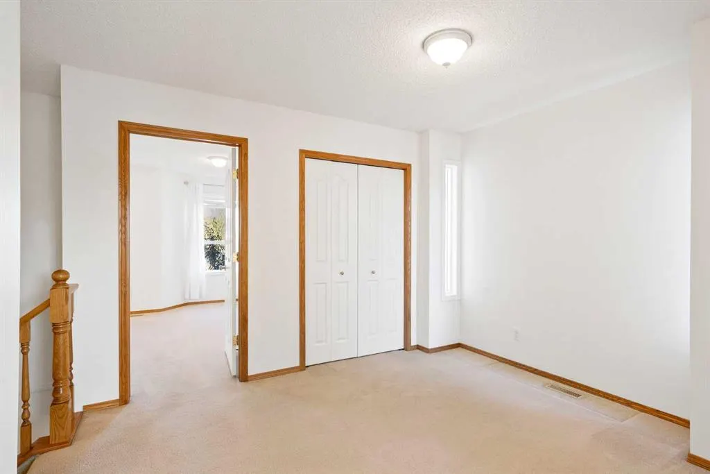 185 Mt Douglas Manor SE