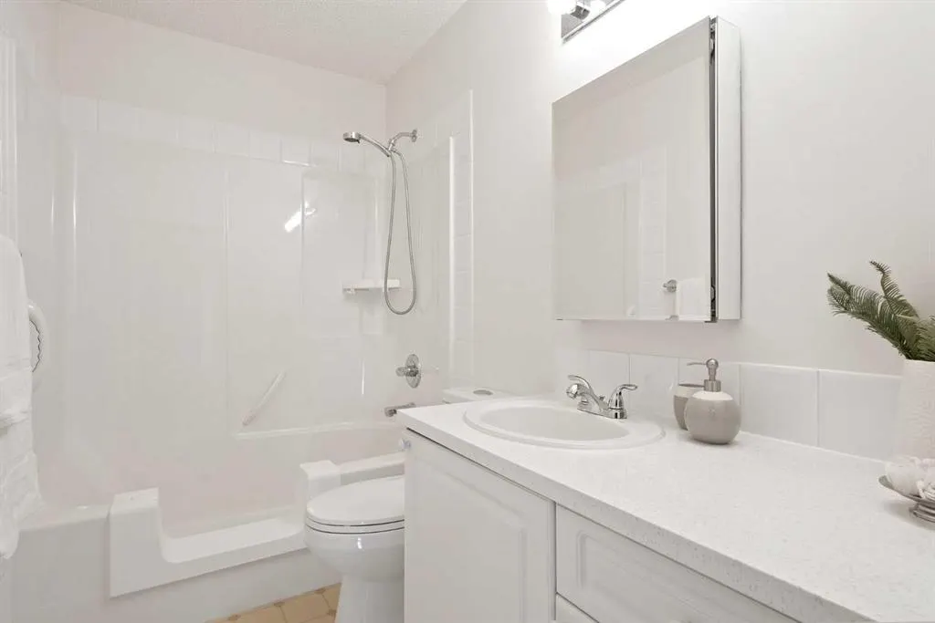 185 Mt Douglas Manor SE