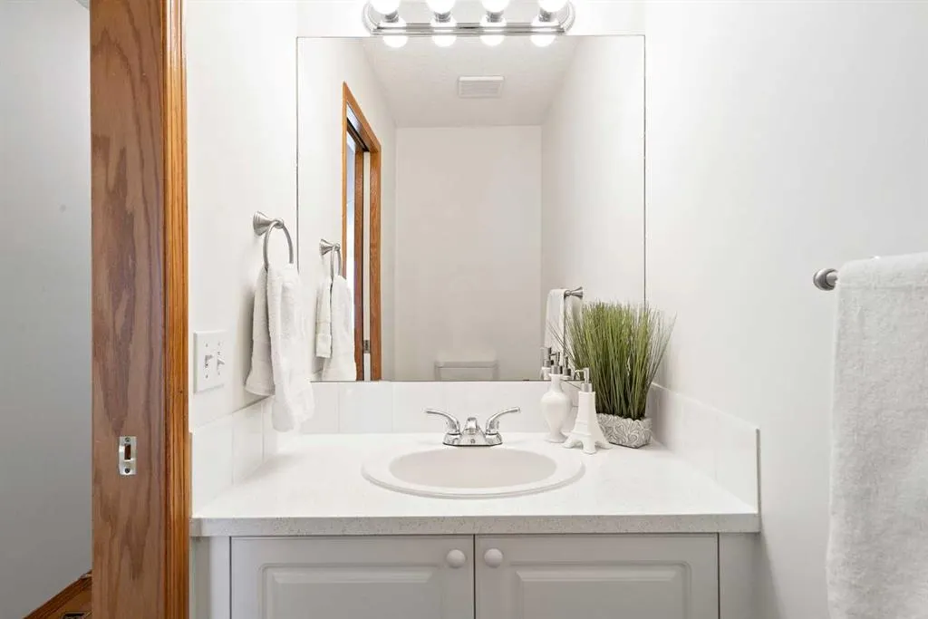 185 Mt Douglas Manor SE