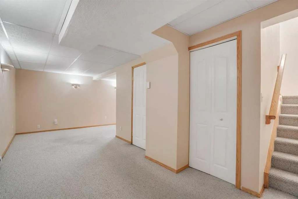 185 Mt Douglas Manor SE
