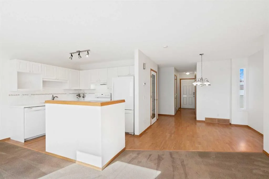 185 Mt Douglas Manor SE
