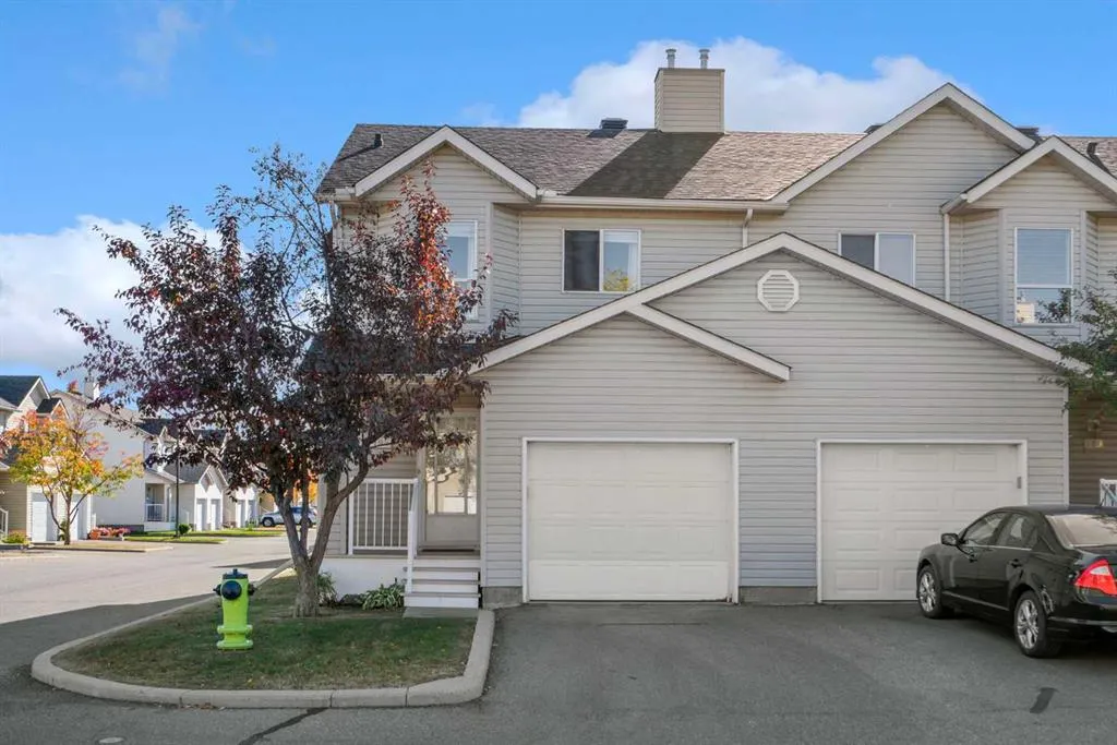 185 Mt Douglas Manor SE