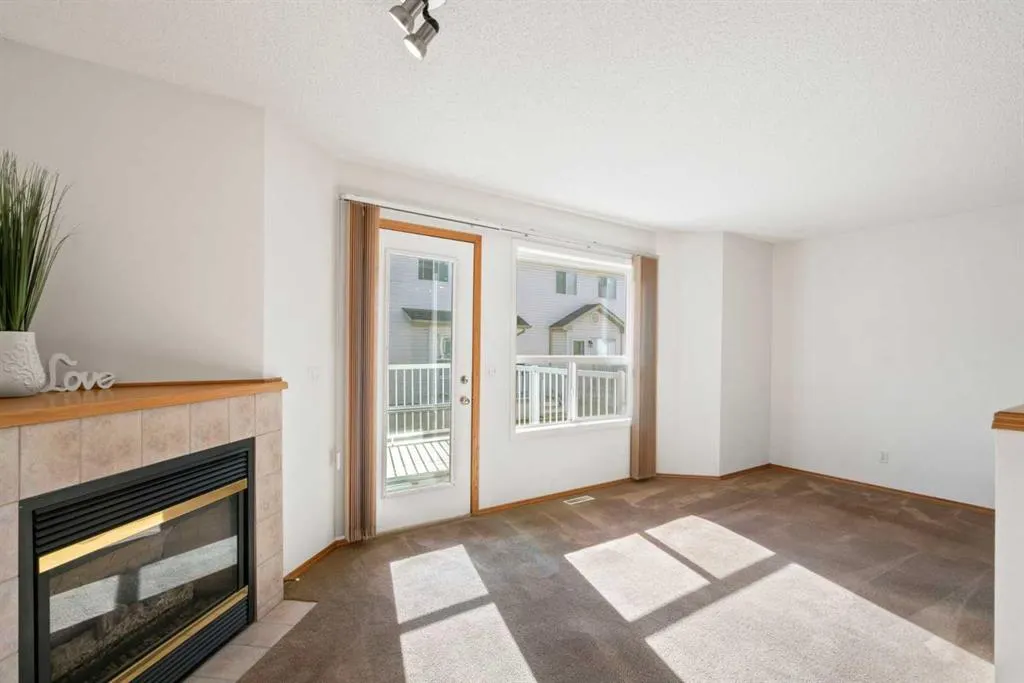 185 Mt Douglas Manor SE