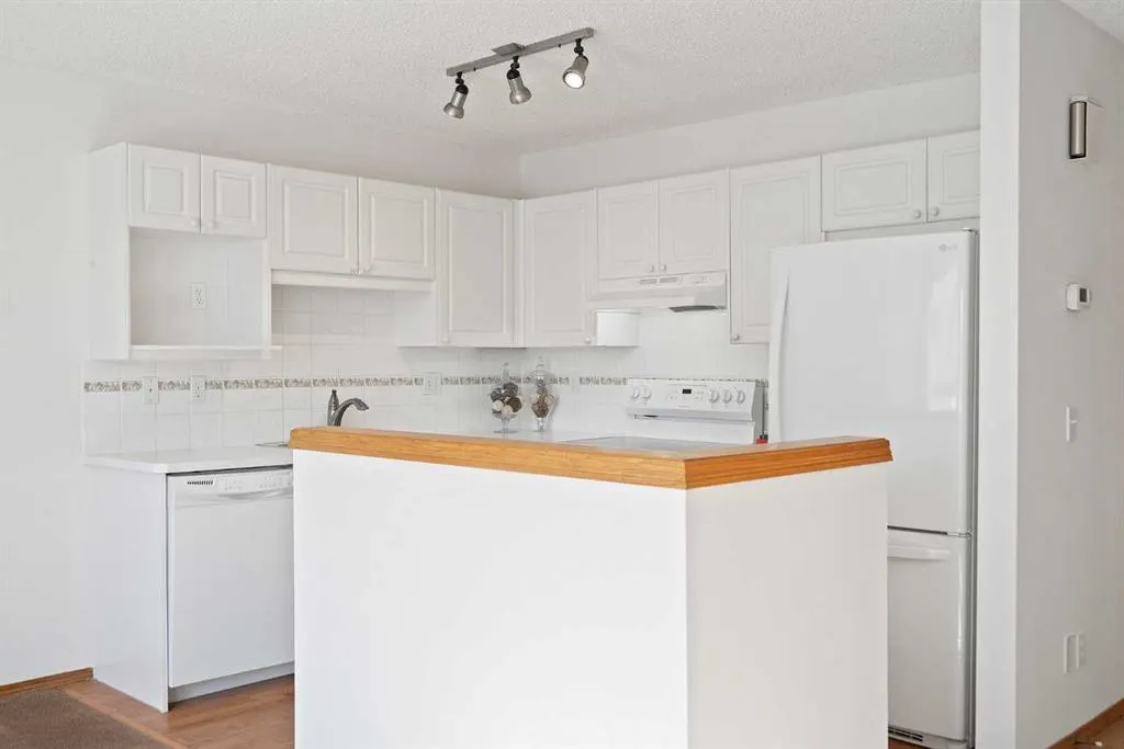185 Mt Douglas Manor SE