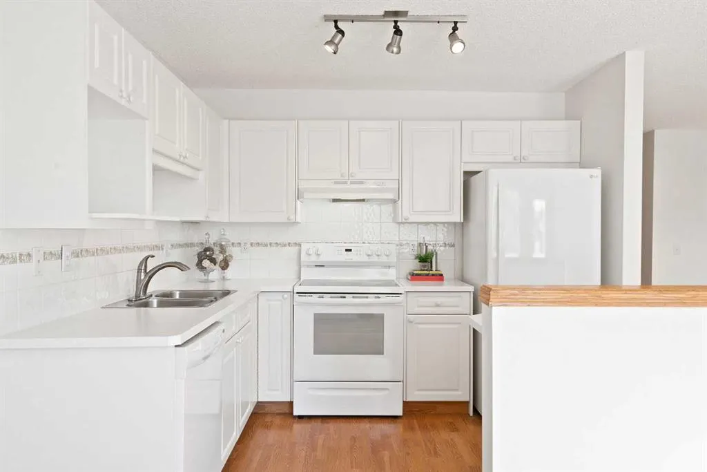 185 Mt Douglas Manor SE