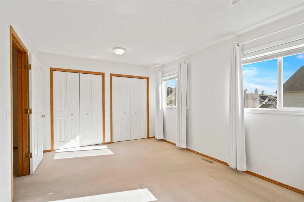 185 Mt Douglas Manor SE