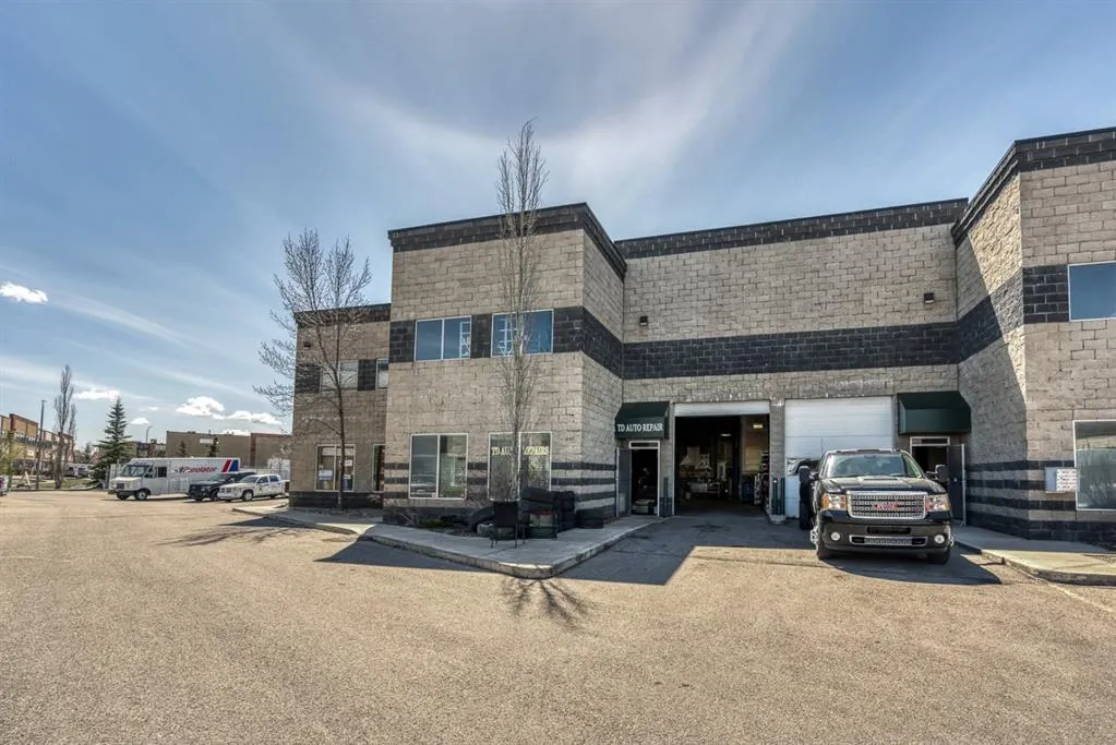 32 Westwinds Crescent NE, #215