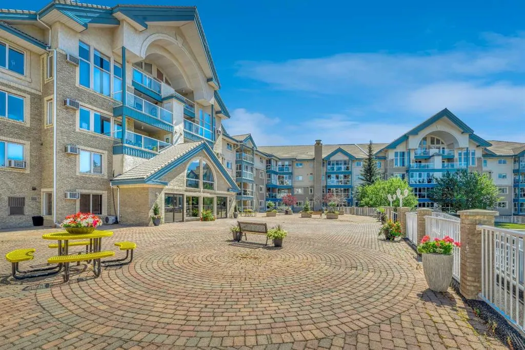 7239 Sierra Morena Boulevard SW, #204