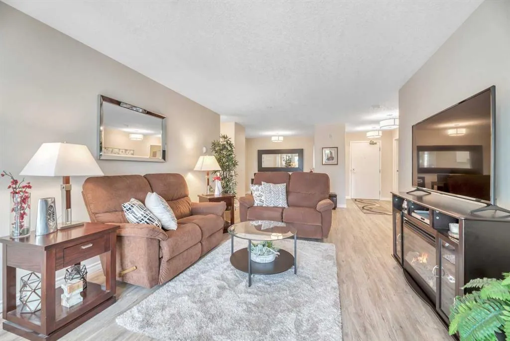 7239 Sierra Morena Boulevard SW, #204