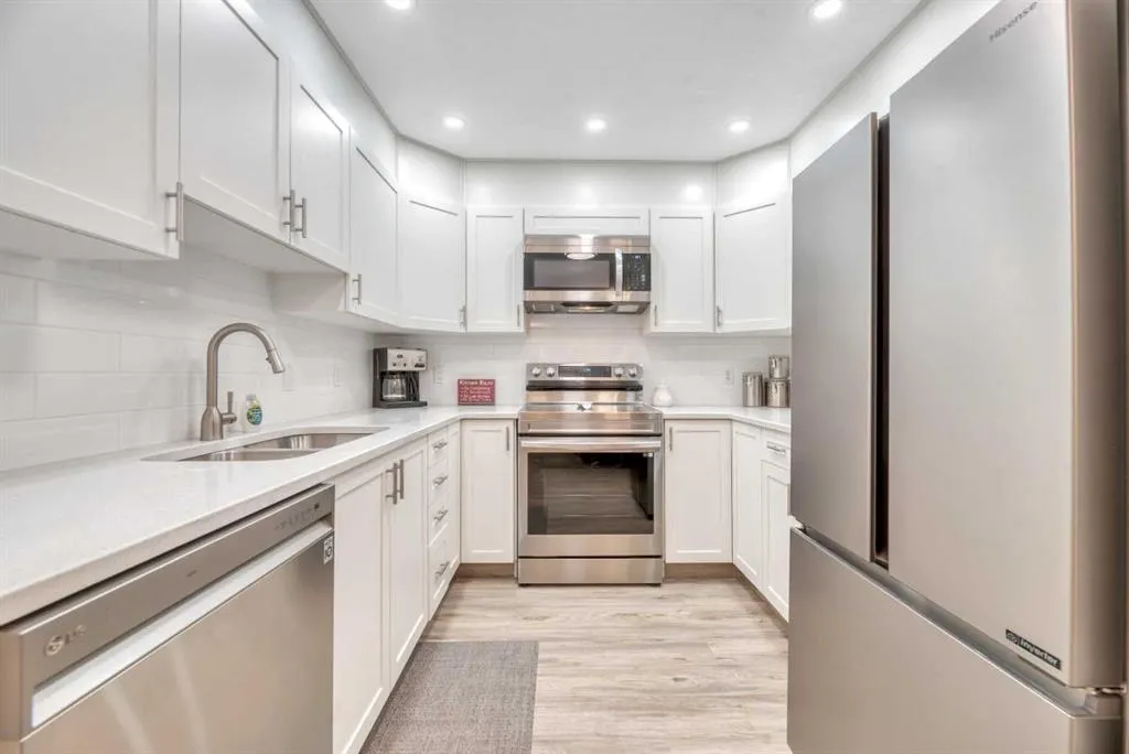 7239 Sierra Morena Boulevard SW, #204