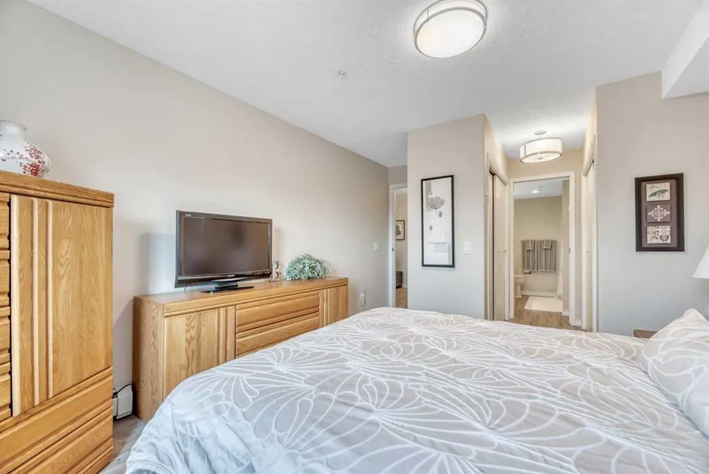 7239 Sierra Morena Boulevard SW, #204