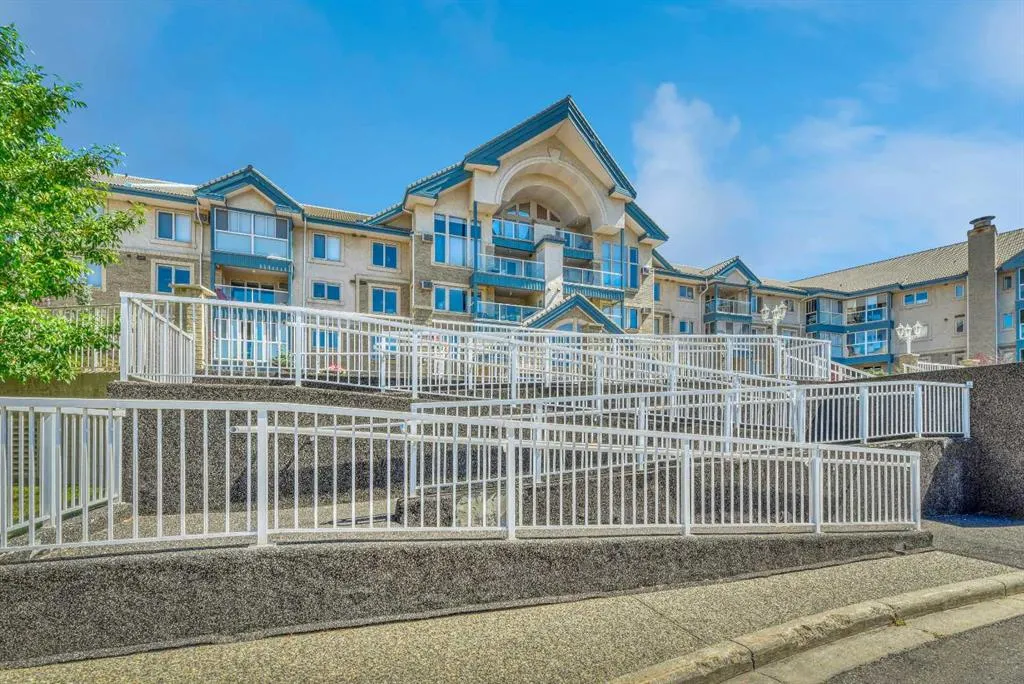 7239 Sierra Morena Boulevard SW, #204
